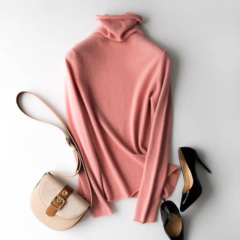 Pure cashmere turtleneck sweater in beige, flat lay