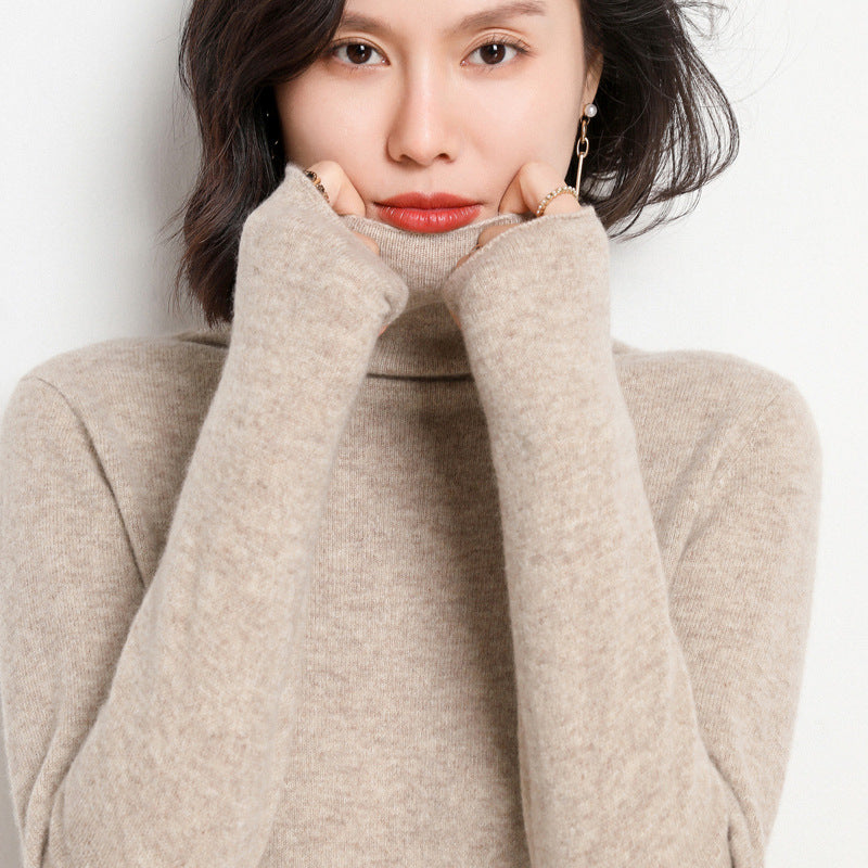 Black pure cashmere turtleneck sweater on model, front view
