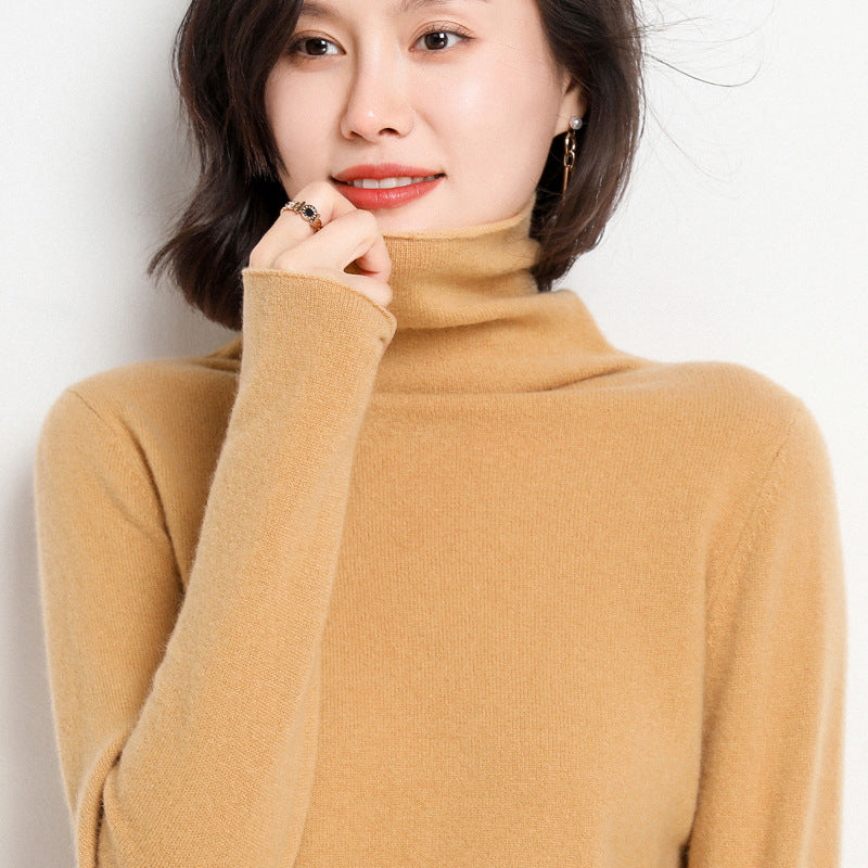 Green pure cashmere turtleneck sweater on model, front view